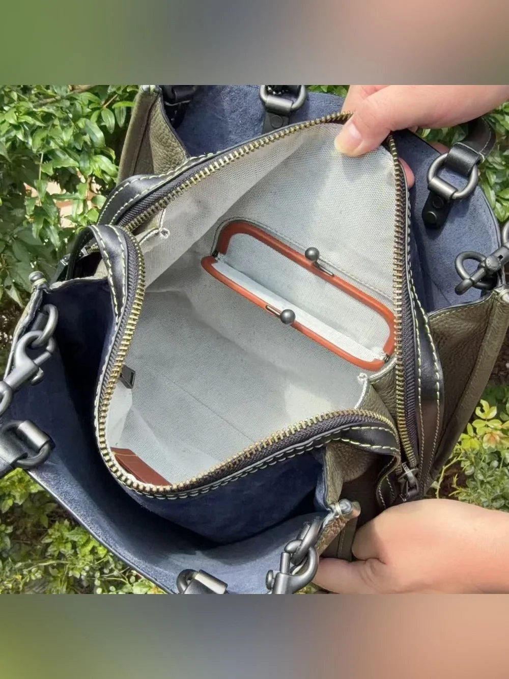 Coach Pebbled Leather Rogue Bag 30 （38124）
